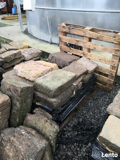 Płyty chodnikowe z piaskowca, koryta, bloczki, schody