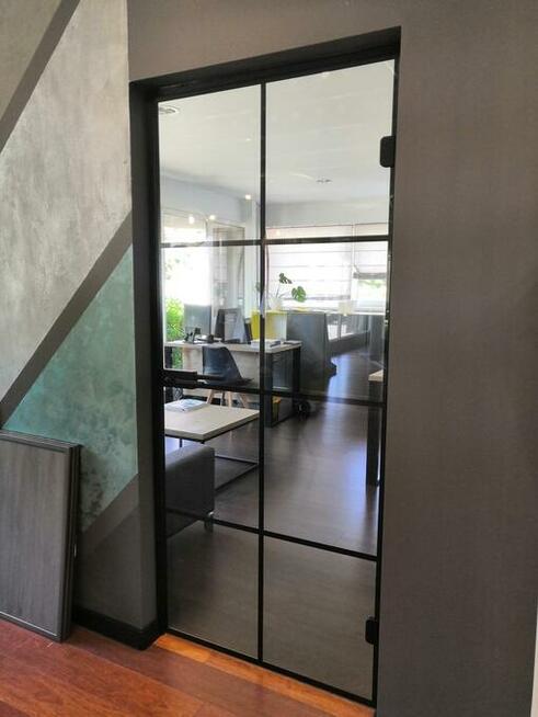 Ściany i drzwi szklane, balustrady, kabiny prysznicowe.