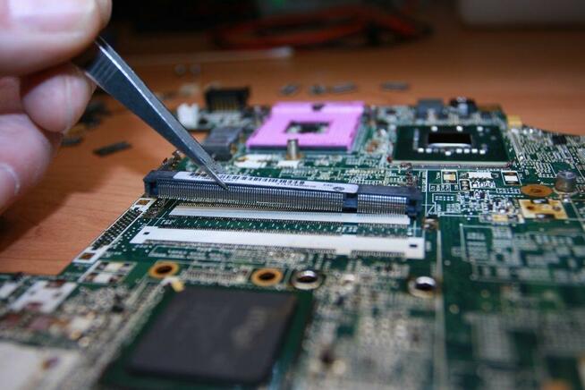 Naprawa Komputerów : Laptopa, Komputera, Telefonu, Nośniki USB