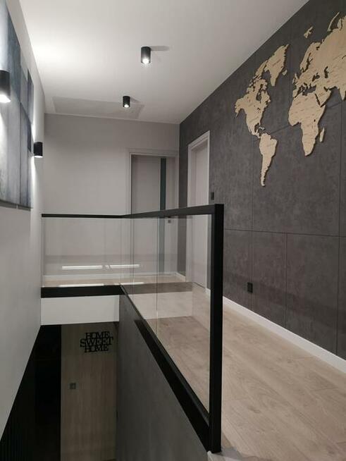 Ściany i drzwi szklane, balustrady, kabiny prysznicowe.