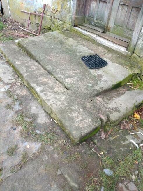 Zabytkowe schody z piaskowca poniemieckie