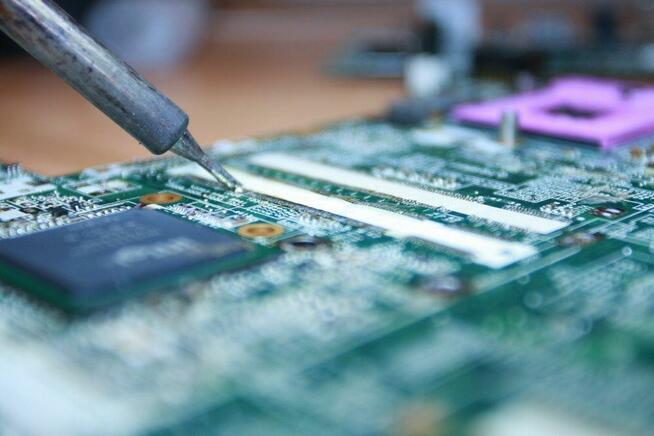 Naprawa Komputerów : Laptopa, Komputera, Telefonu, Nośniki USB