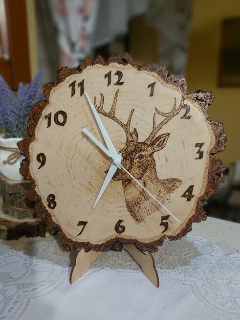 Zegary na plastrze brzozy