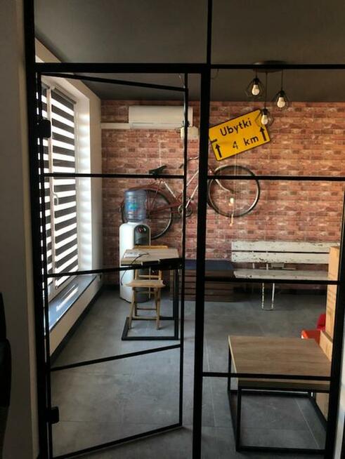 Ściany i drzwi szklane, balustrady, kabiny prysznicowe.