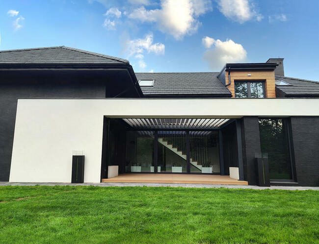 Pergole, wiaty i bramy garażowe, rolety, markizy, żaluzje.