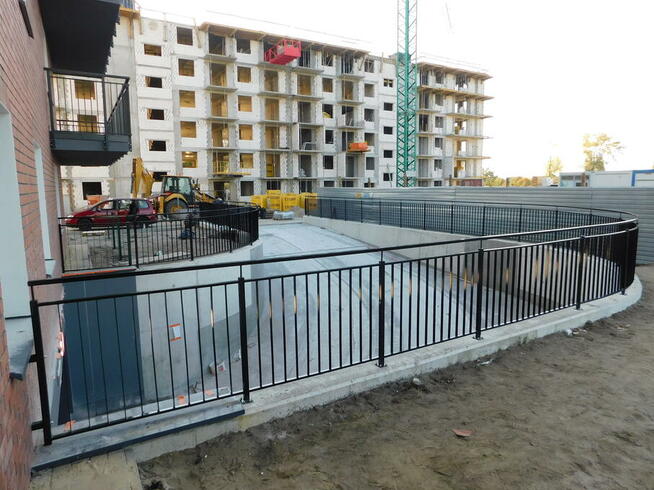 Bramy, balustrady, ogrodzenia, wiaty śmietnikowe, palisadowe