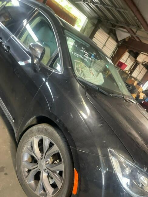 Chrysler Pacifica 2017, 3.6L, Limited, po opłatach