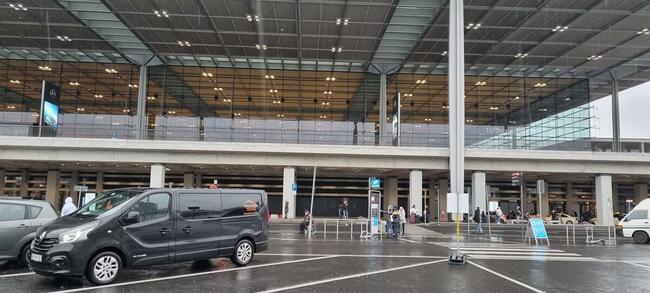 Transport na lotnisko Berlin (BER) – busy 24/7 z Poznania