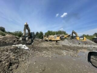 Transport niskopodwoziowy koparka szambo niwelacja piasek