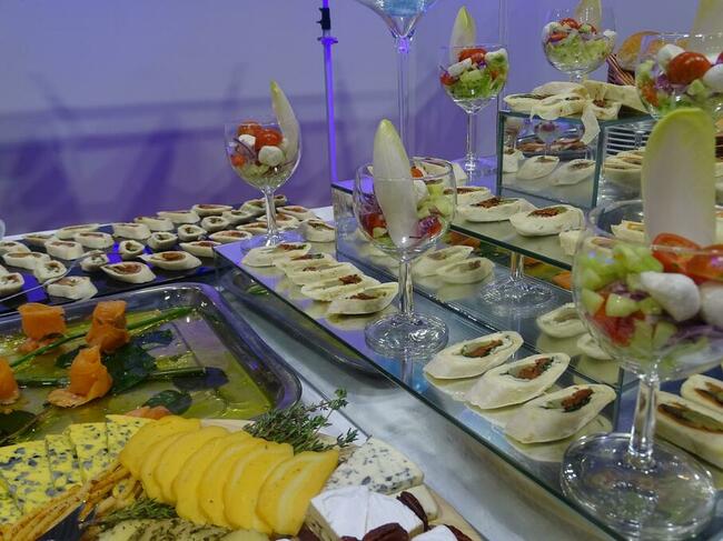 Catering Imprezy okolicznościowe pod namiotem Grill Piknik