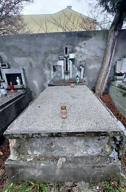 Będzin śródmieście, miejsce na cmentarzu odstąpię.