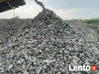 Transport niskopodwoziowy koparka szambo niwelacja piasek