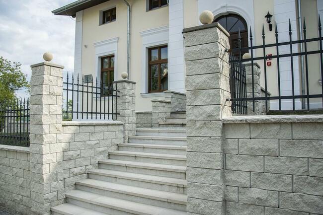 PUSTAK ŁUPANY VERO BIANCO ogrodzenia łupane/sprzedaż montaż