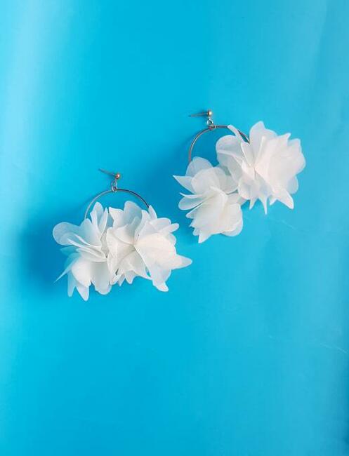 Kolczyki ślubne, białe kwiaty, kolczyki koła boho