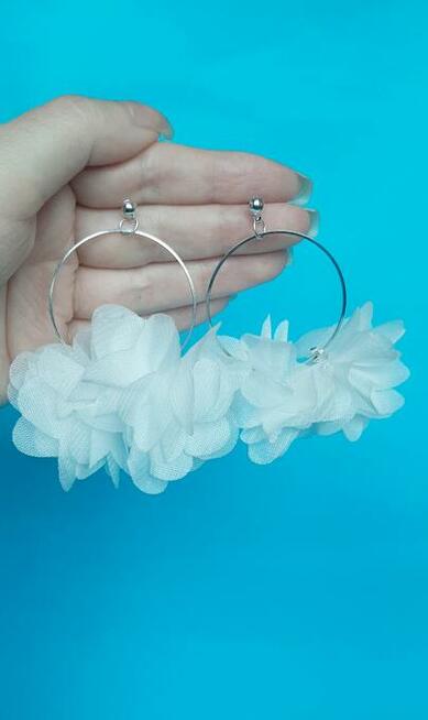 Kolczyki ślubne, białe kwiaty, kolczyki koła boho