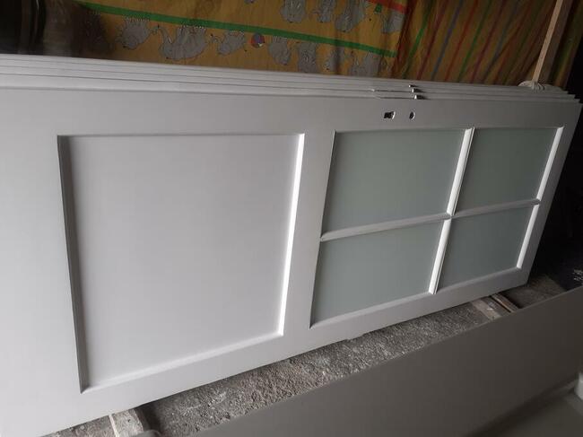 Odnawianie drzwi z kamienic