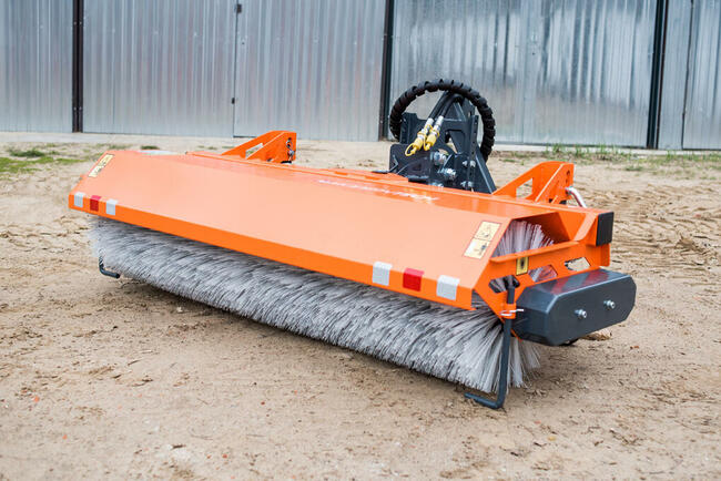 Zamiatarka mechaniczno - hydrauliczna - model ZW 120-150