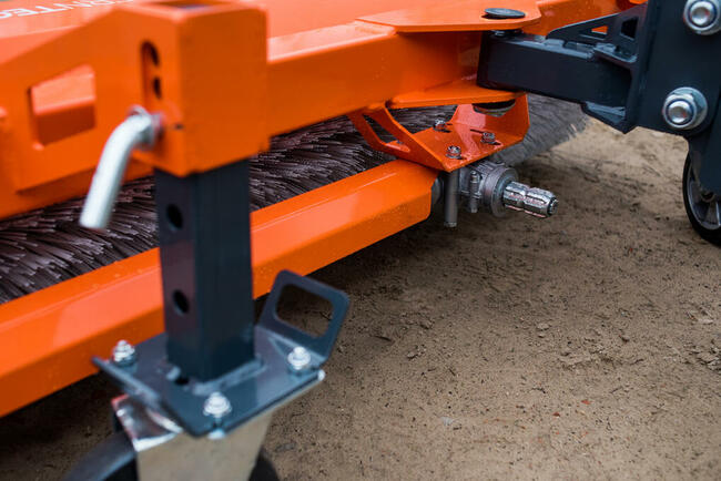 Zamiatarka mechaniczno - hydrauliczna - model ZW 120-150