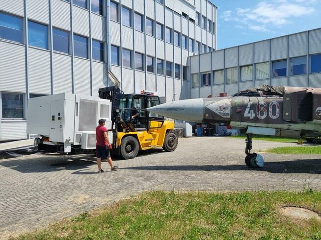 Relokacja maszyn przestawianie maszyn urządzeń przemysłowych