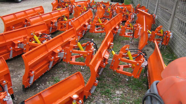 Pług do śniegu Yanmar Kubota Iseki