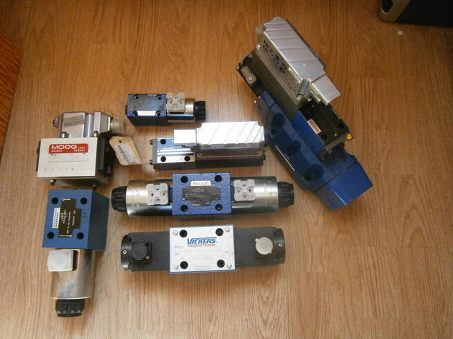 ROZDZIELACZ REXROTH 4WE10 E33/CG24N9K4