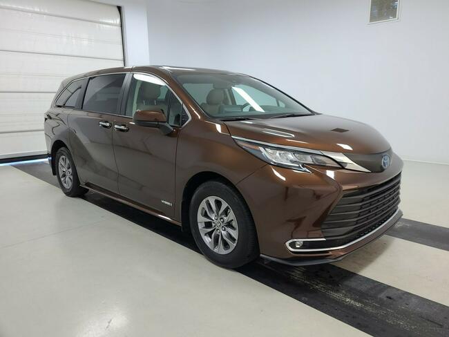 Toyota Sienna XLE 2.5 automat