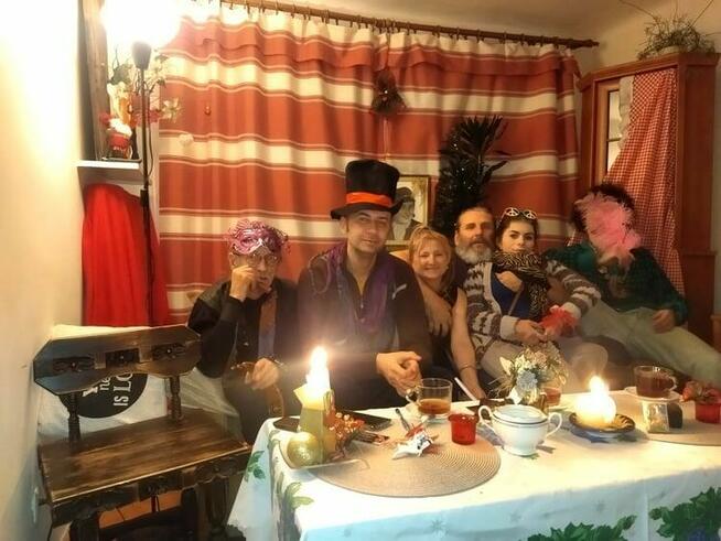 szukamy wokalistek do chorkow , tancerek , artystę cyrkoweg