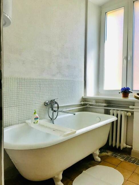 Dużą kawalerkę wynajmę na Bałutach + miejsce postojowe