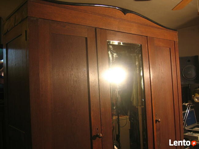 szafa trzydrzwiowa z lustrem stylowa z niemiec orginalna.