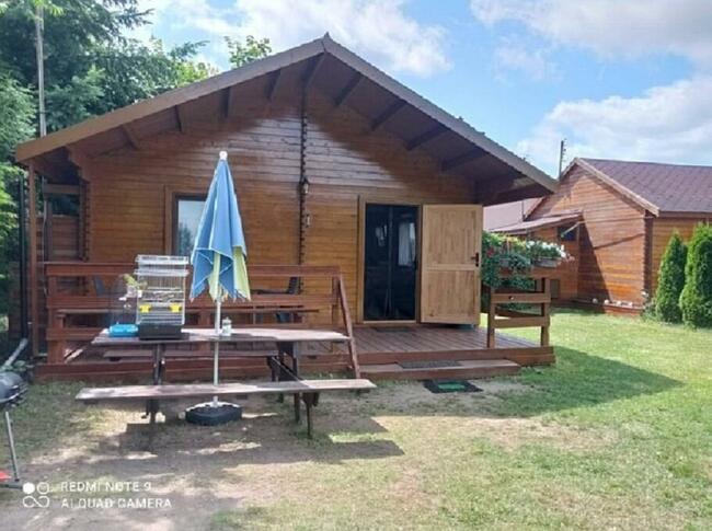 Dwa domki letniskowe I domek holenderski