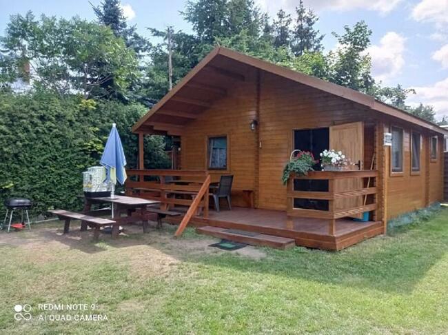 Dwa domki letniskowe I domek holenderski