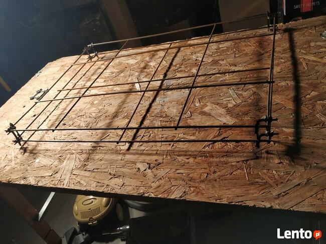 Dystans dwupoziomowy do łączenia zbrojenia w płytach