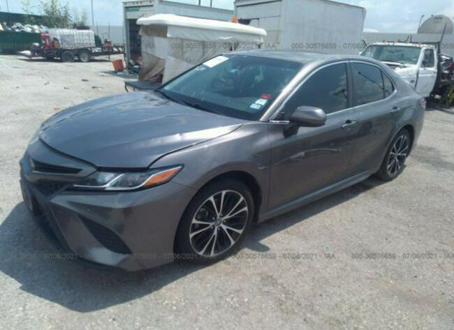 Toyota Camry 2018, 2.5L, LE, po gradobiciu