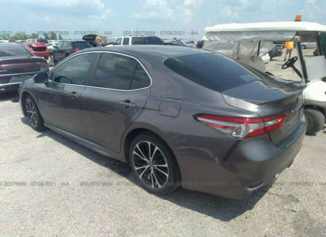 Toyota Camry 2018, 2.5L, LE, po gradobiciu