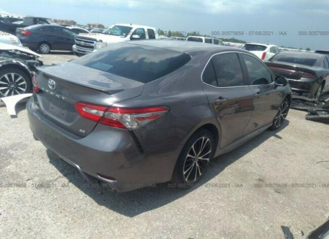 Toyota Camry 2018, 2.5L, LE, po gradobiciu