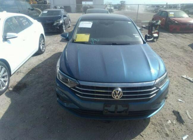 Volkswagen Jetta 2019, 2.0L, SEL PREMIUM, po gradobiciu