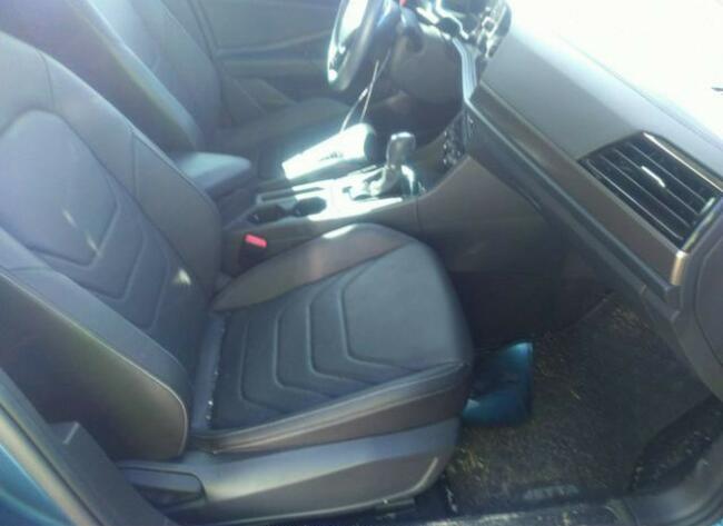Volkswagen Jetta 2019, 2.0L, SEL PREMIUM, po gradobiciu