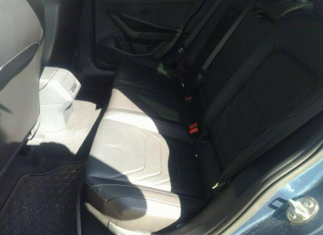 Volkswagen Jetta 2019, 2.0L, SEL PREMIUM, po gradobiciu