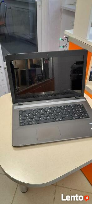 Laptop Medion Akoya E7225
