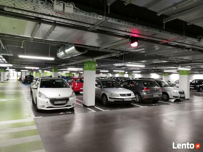 Holowanie samochodów z parkingów podziemnych Warszawa