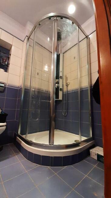 BRODZIK - usuwanie wycieków, montaż kabiny prysznicowej.