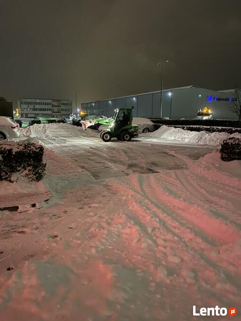 ODŚNIEŻANIE RADOM PLACU , DACHU , PARKINGU