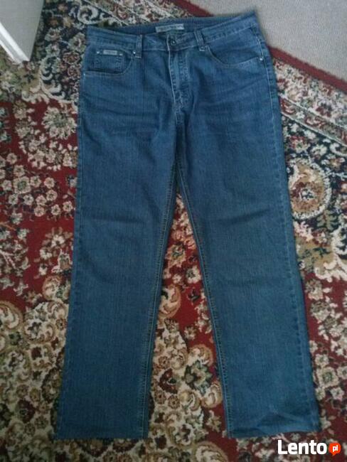 Spodnie dżinsy 35 szt. po 10 zł, jak na foto.