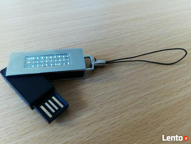 PENDRIVE 8GB wysadzany kamieniami Swarovskiego