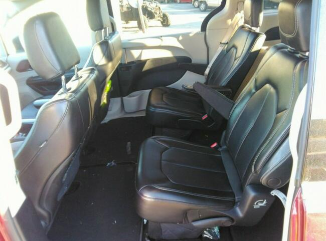 Chrysler Voyager 2020, 3.6L, LXI, porysowany lakier