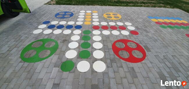 Strefa gier podwórkowych, chodnikowych, asfaltowych