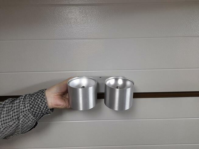 Kinkiety ze stali szlachetnej z żarówkami bardzo ładne 3 szt