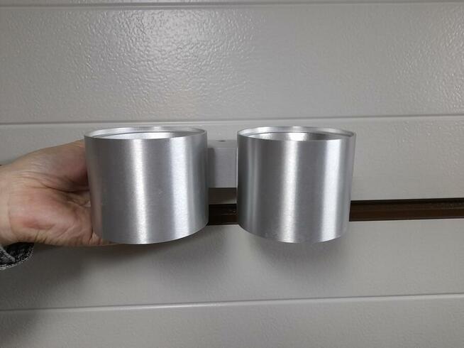 Kinkiety ze stali szlachetnej z żarówkami bardzo ładne 3 szt