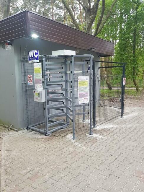 Zysk x 4, bramki dostępu do wc , wrzutniki, płatny prysznic,