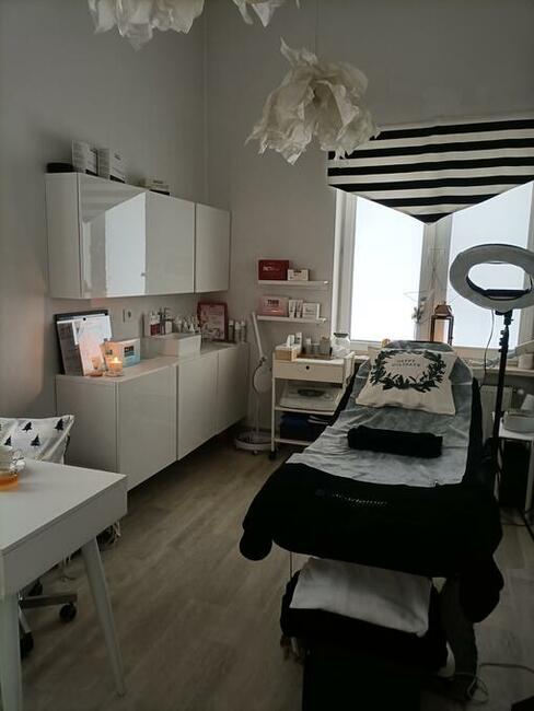 Kosmetolog, stylistka brwi, wizażystka